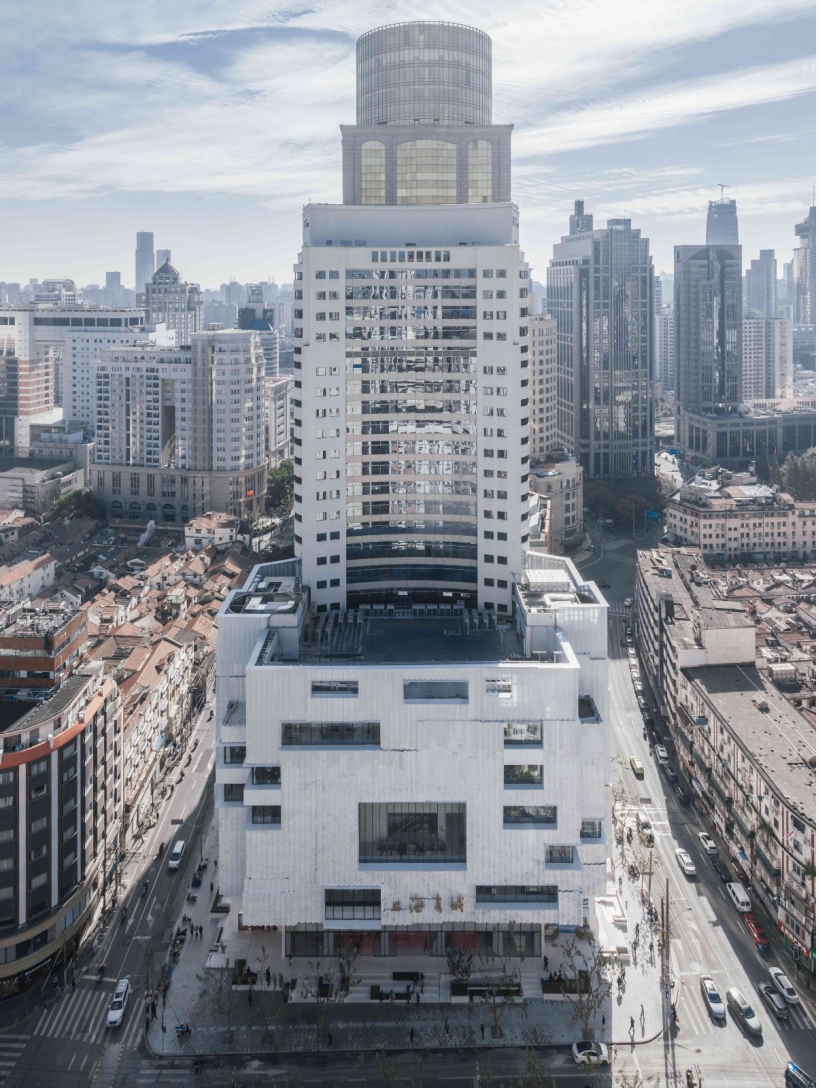 2021年底,上海书城以一系列活动来宣告闭店装修.